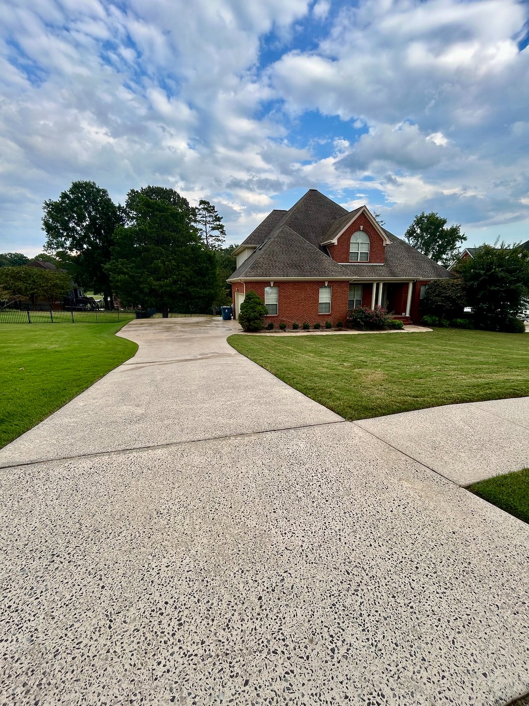 House, Roof, and Driveway Cleaning in Chattanooga, TN